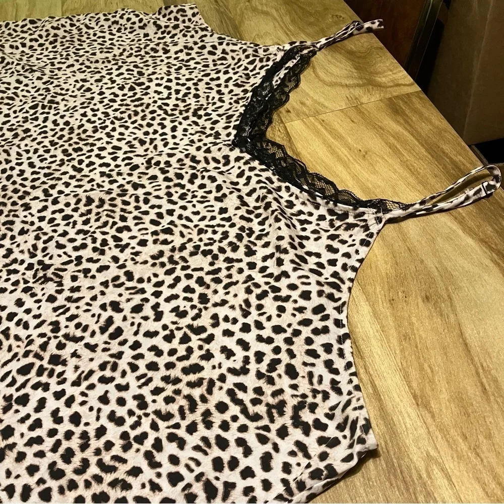 Torrid Leopard Print Lightweight Sleeveless Tank Top Womens Size 6 Polyester - Picture 3 of 10